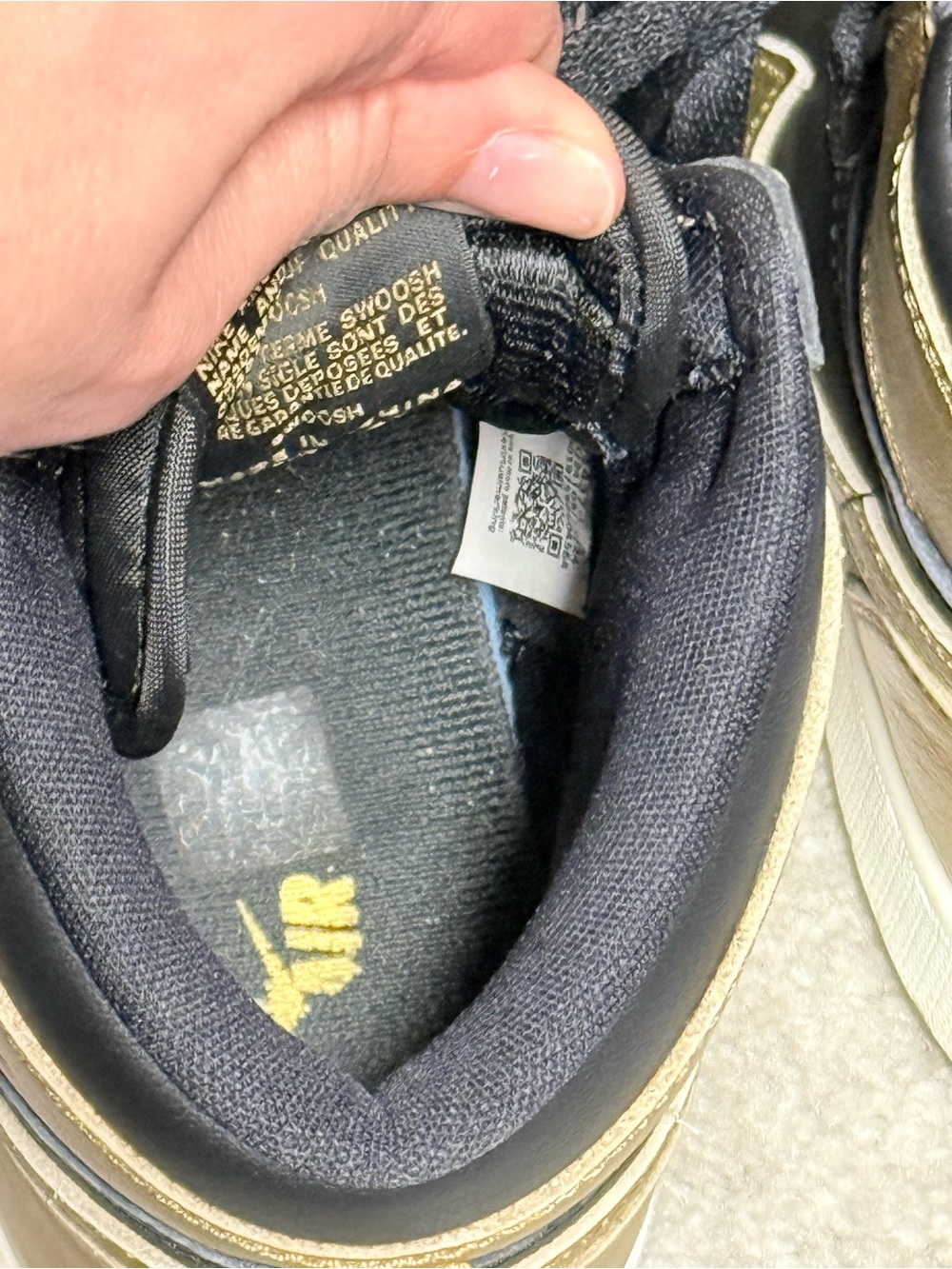 Nike Air Jordan 1 Retro High OG GS Black/ Gold FD1437-071 Sneakers, Youth 6.5 - Picture 11 of 12